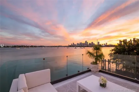 1374 S Venetian Way Miami FL 33139