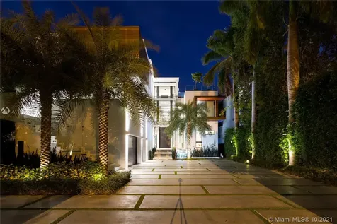 1374 S Venetian Way Miami FL 33139