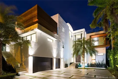 1374 S Venetian Way Miami FL 33139