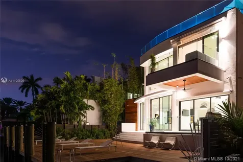 1374 S Venetian Way Miami FL 33139