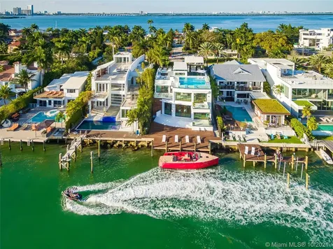 1374 S Venetian Way Miami FL 33139