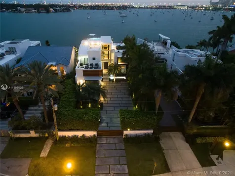 1374 S Venetian Way Miami FL 33139