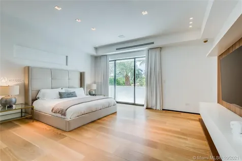1374 S Venetian Way Miami FL 33139