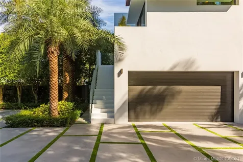 1374 S Venetian Way Miami FL 33139