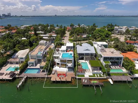1374 S Venetian Way Miami FL 33139