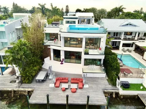 1374 S Venetian Way Miami FL 33139