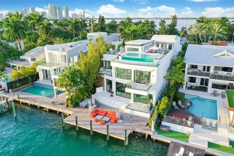 1374 S Venetian Way Miami FL 33139