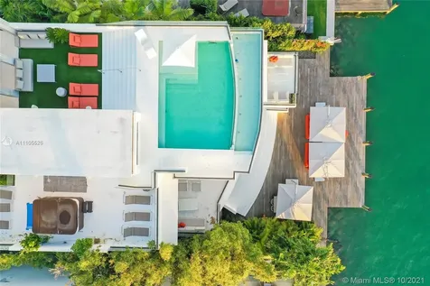 1374 S Venetian Way Miami FL 33139