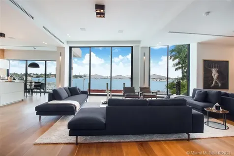 1374 S Venetian Way Miami FL 33139