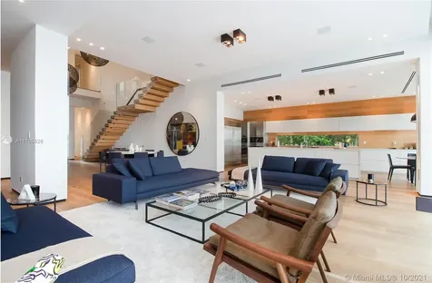 1374 S Venetian Way Miami FL 33139