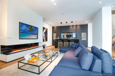 1374 S Venetian Way Miami FL 33139