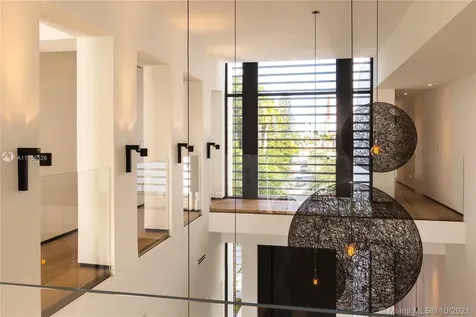 1374 S Venetian Way Miami FL 33139