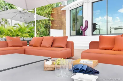 1374 S Venetian Way Miami FL 33139