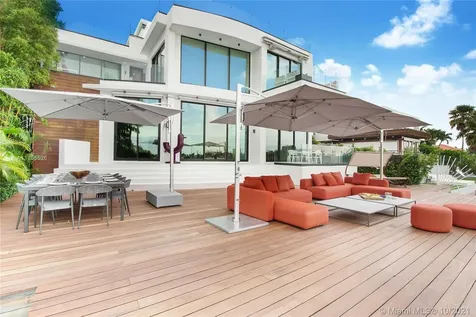 1374 S Venetian Way Miami FL 33139