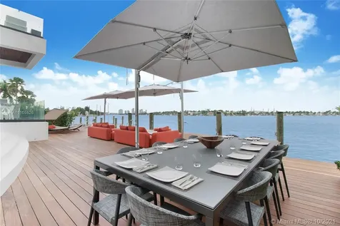 1374 S Venetian Way Miami FL 33139