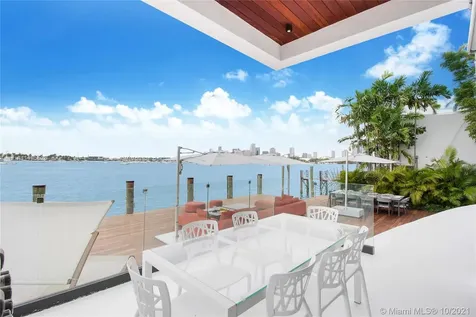 1374 S Venetian Way Miami FL 33139