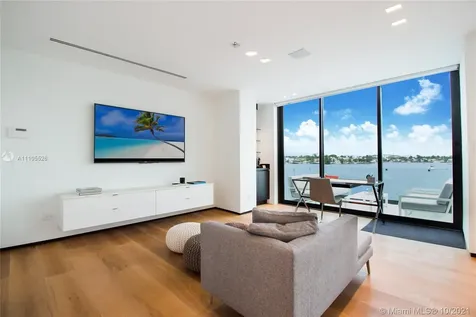1374 S Venetian Way Miami FL 33139