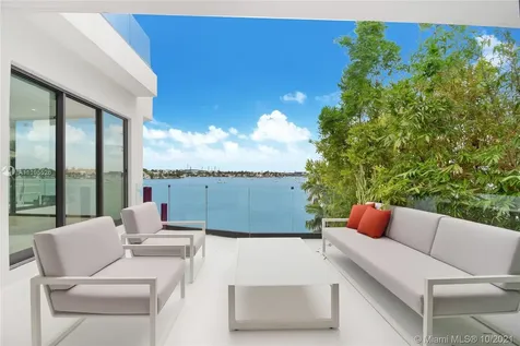 1374 S Venetian Way Miami FL 33139