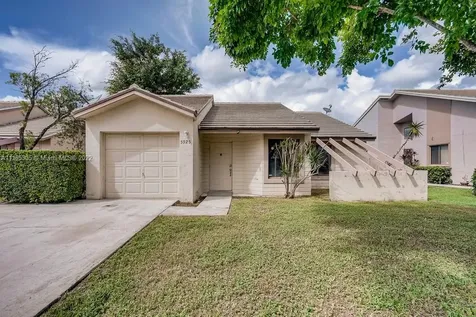 5925 Strawberry Lakes Circle Lake Worth FL 33463
