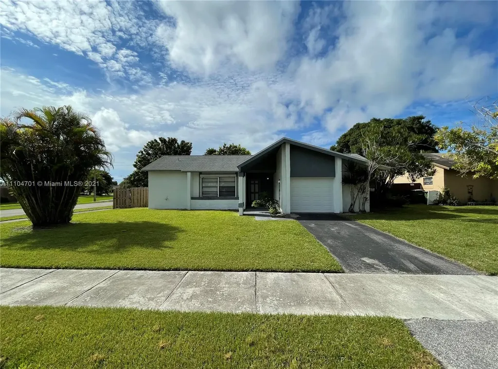1560 N Bluebird Lane Homestead FL 33035