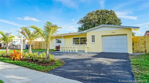 7304 Mckinley Street Hollywood FL 33024