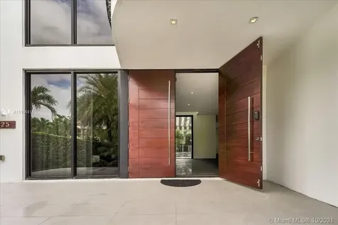 2125 N Bay Road Miami Beach FL 33140