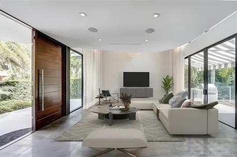 2125 N Bay Road Miami Beach FL 33140