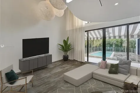 2125 N Bay Road Miami Beach FL 33140