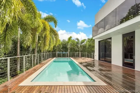 2125 N Bay Road Miami Beach FL 33140