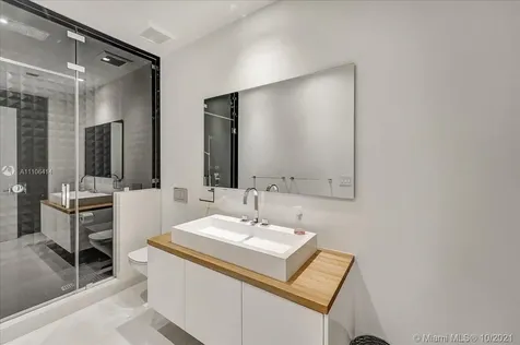 2125 N Bay Road Miami Beach FL 33140