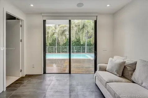 2125 N Bay Road Miami Beach FL 33140