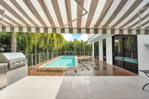 2125 N Bay Road Miami Beach FL 33140