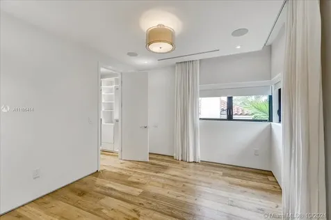 2125 N Bay Road Miami Beach FL 33140