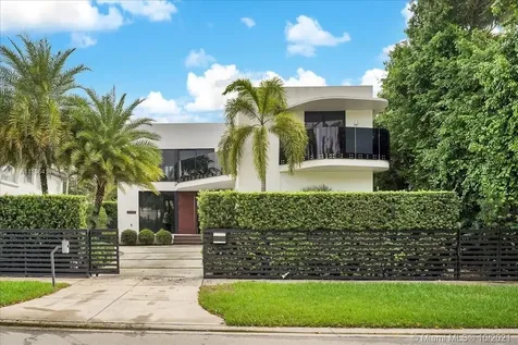 2125 N Bay Road Miami Beach FL 33140