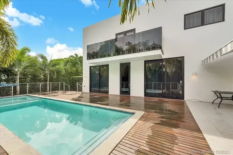 2125 N Bay Road Miami Beach FL 33140