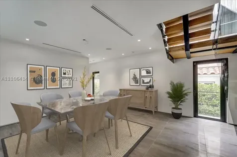 2125 N Bay Road Miami Beach FL 33140