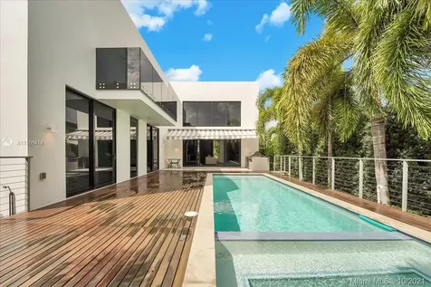 2125 N Bay Road Miami Beach FL 33140