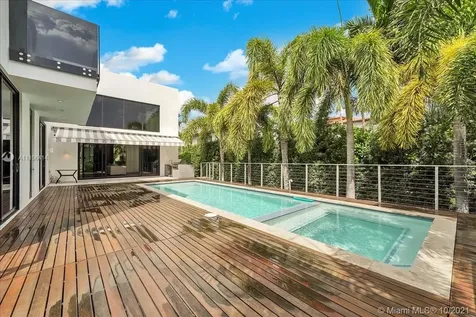 2125 N Bay Road Miami Beach FL 33140
