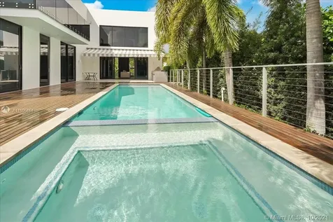 2125 N Bay Road Miami Beach FL 33140