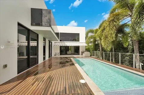 2125 N Bay Road Miami Beach FL 33140
