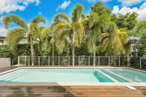 2125 N Bay Road Miami Beach FL 33140