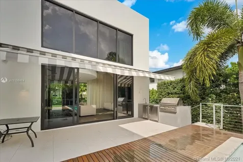 2125 N Bay Road Miami Beach FL 33140