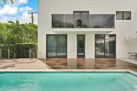 2125 N Bay Road Miami Beach FL 33140