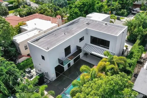 2125 N Bay Road Miami Beach FL 33140