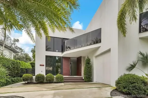 2125 N Bay Road Miami Beach FL 33140