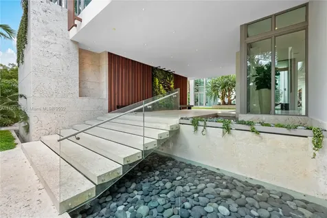 6396 N Bay Road Miami Beach FL 33141