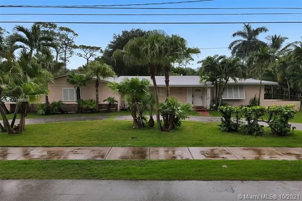 5647 SW 69th Avenue Miami FL 33143