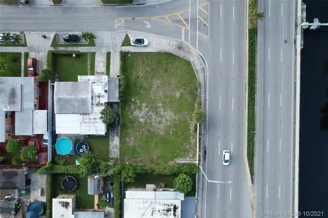 383 W 35th Street Hialeah FL 33012