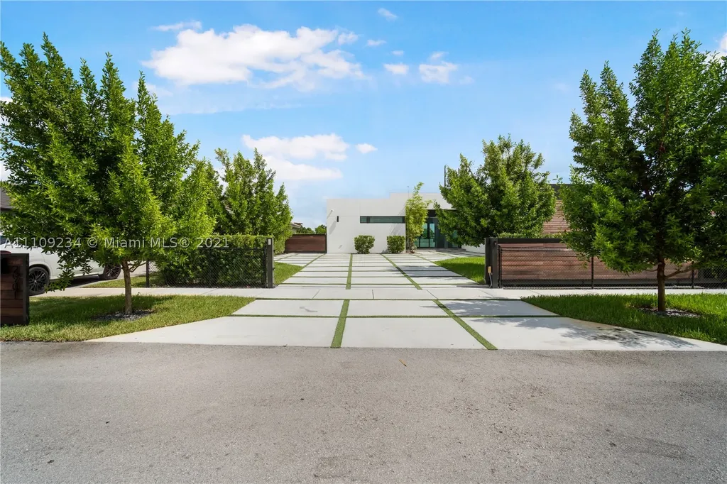 2901 SW 98th Avenue Miami FL 33165