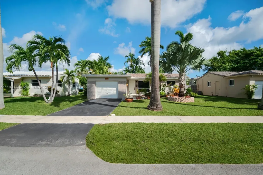 1529 Cleveland Street Hollywood FL 33020